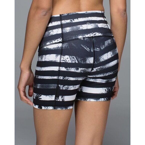 Lululemon Groove Short II Roll Down Shady Palms Black & White Athletic Shorts 4 - Picture 2 of 5